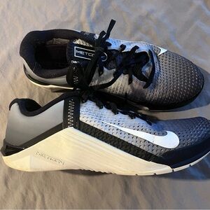Women's 8 Nike Metcons